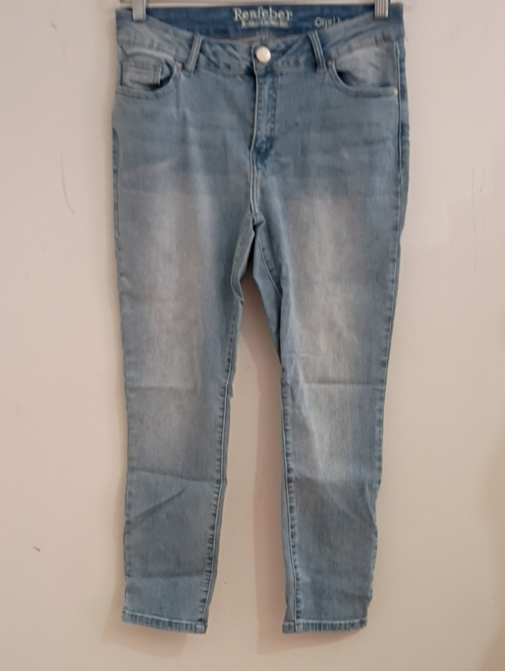 Light Wash Women's Jeans - Classic Slim Fit